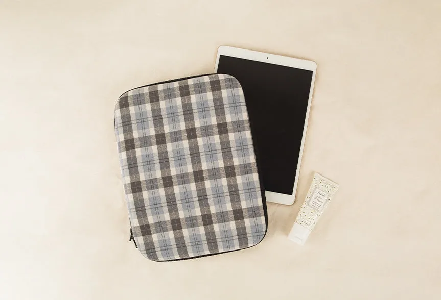 Casual Checkered Plaids Pattern iPad Laptop Sleeves Cases Pouches Protective Covers Purses Handbags Square Cushion Designer Scho