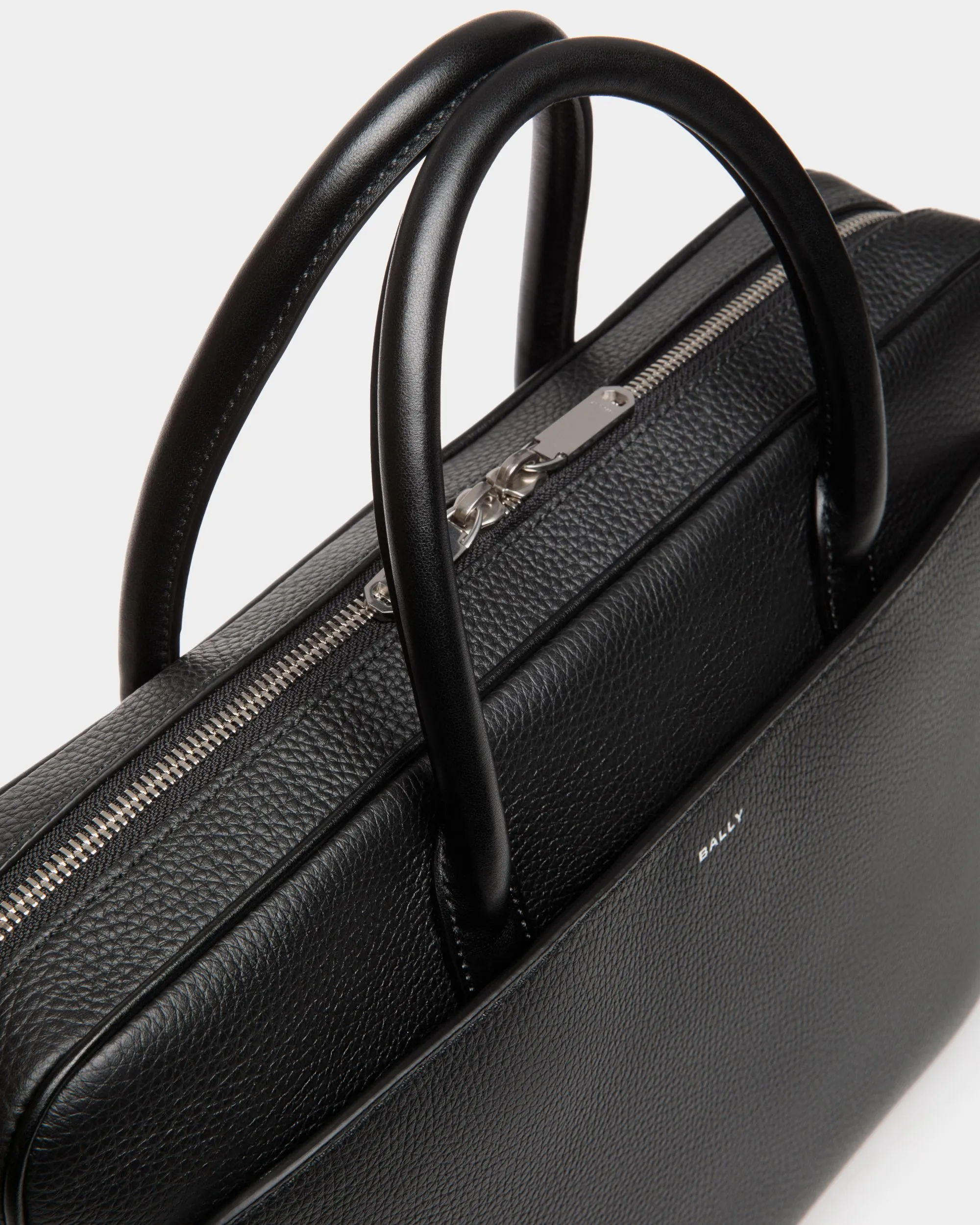 Oeden Briefcase In Black Leather 