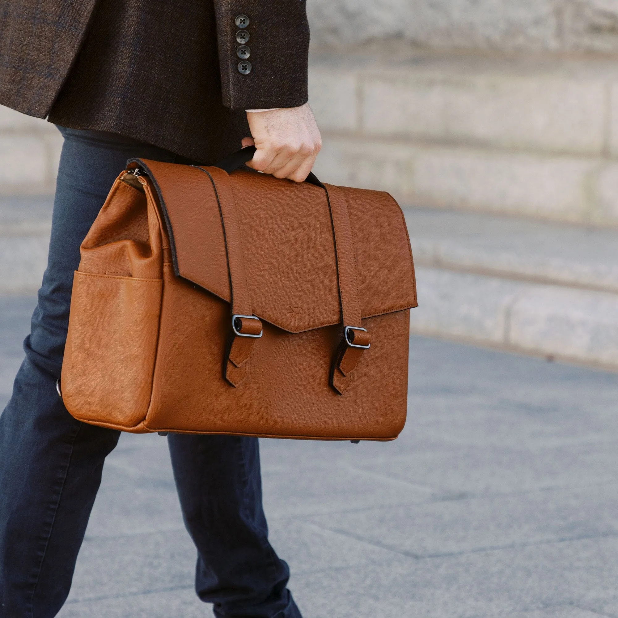 Walnut Cambridge Messenger Bag